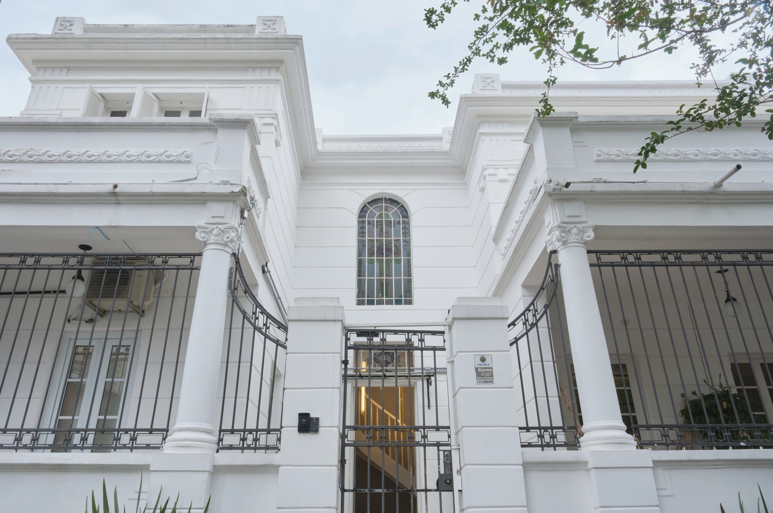 Fachada da casa da Phen, na Vila Mariana, em São Paulo